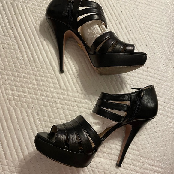 Authentic Prada black leather heels - Picture 2 of 8